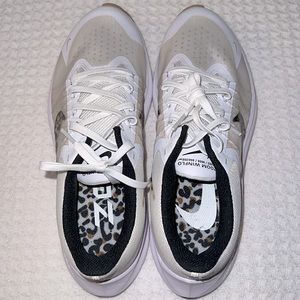 Womens Nike tennis shoes